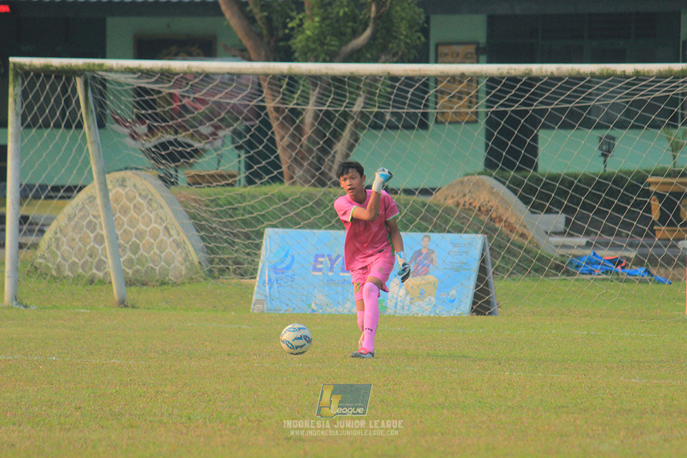 ijlu14 270626 tajimalela fa vs assist soccer school