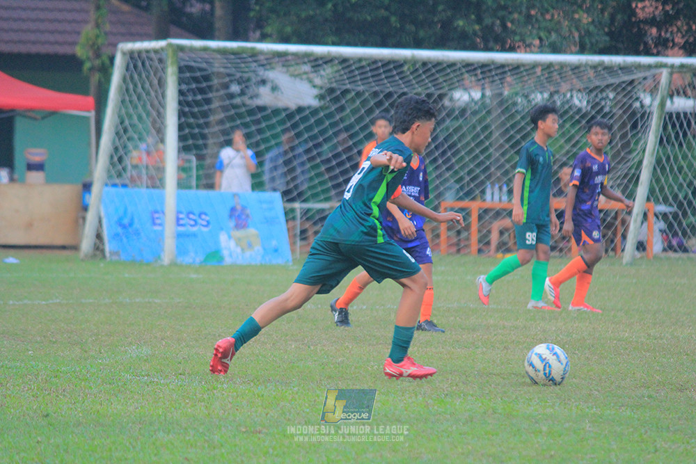 ijlu14 270626 tajimalela fa vs assist soccer school