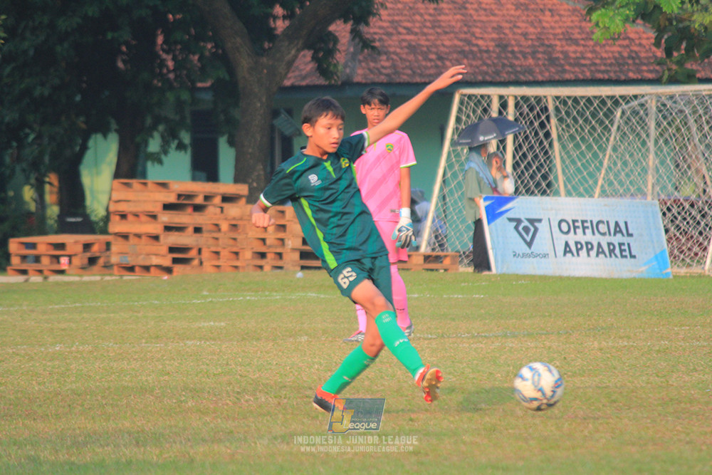 ijlu14 270626 tajimalela fa vs assist soccer school