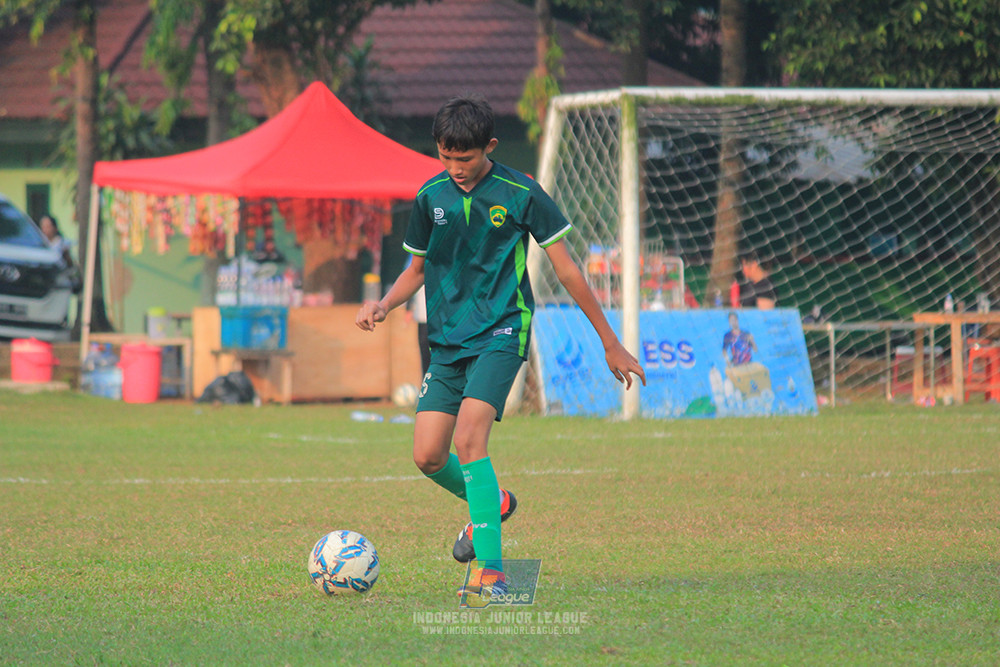 ijlu14 270626 tajimalela fa vs assist soccer school