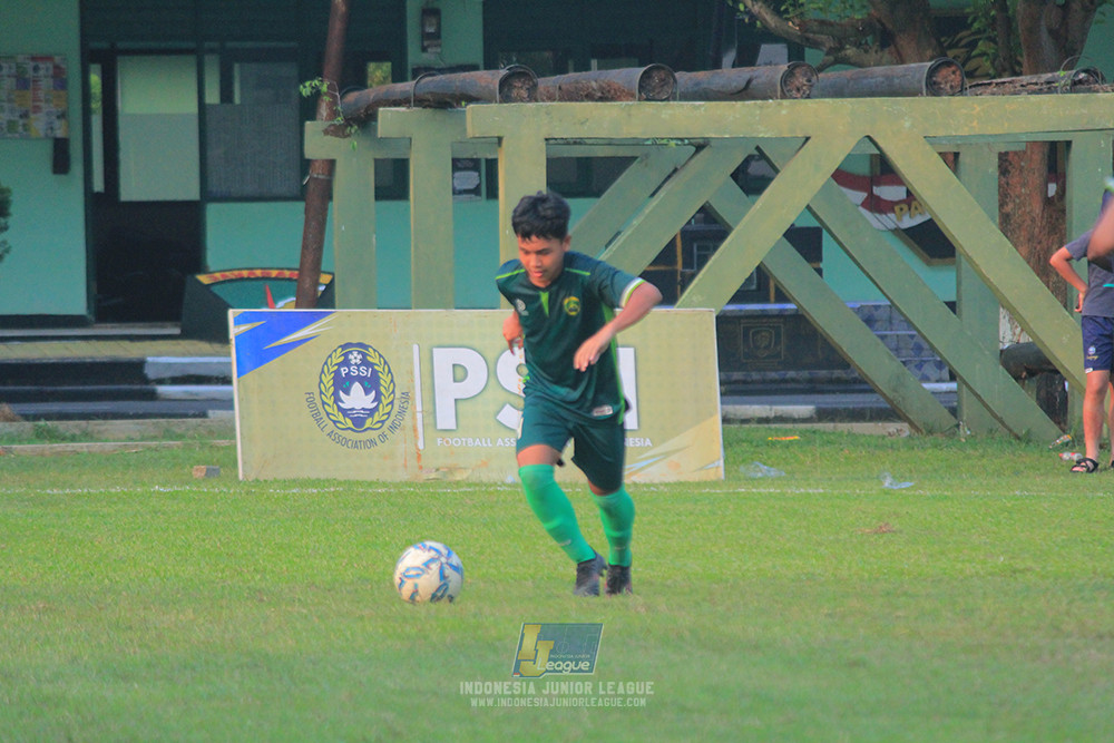 ijlu14 270626 tajimalela fa vs assist soccer school