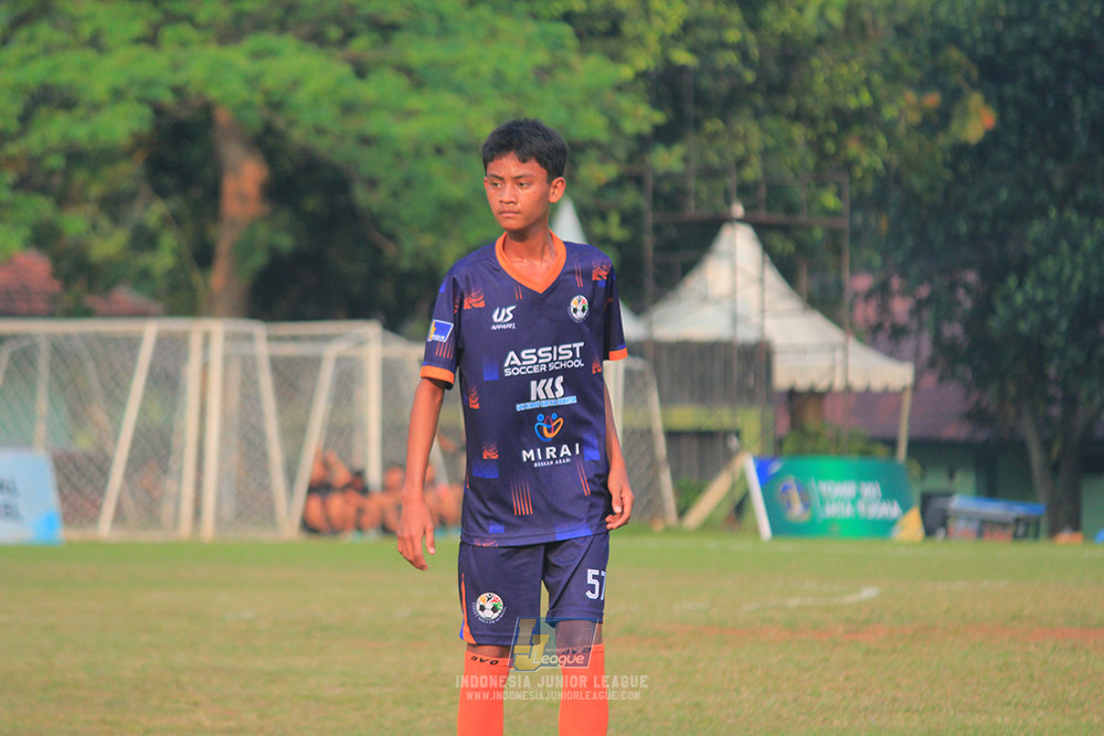 ijlu14 270626 tajimalela fa vs assist soccer school