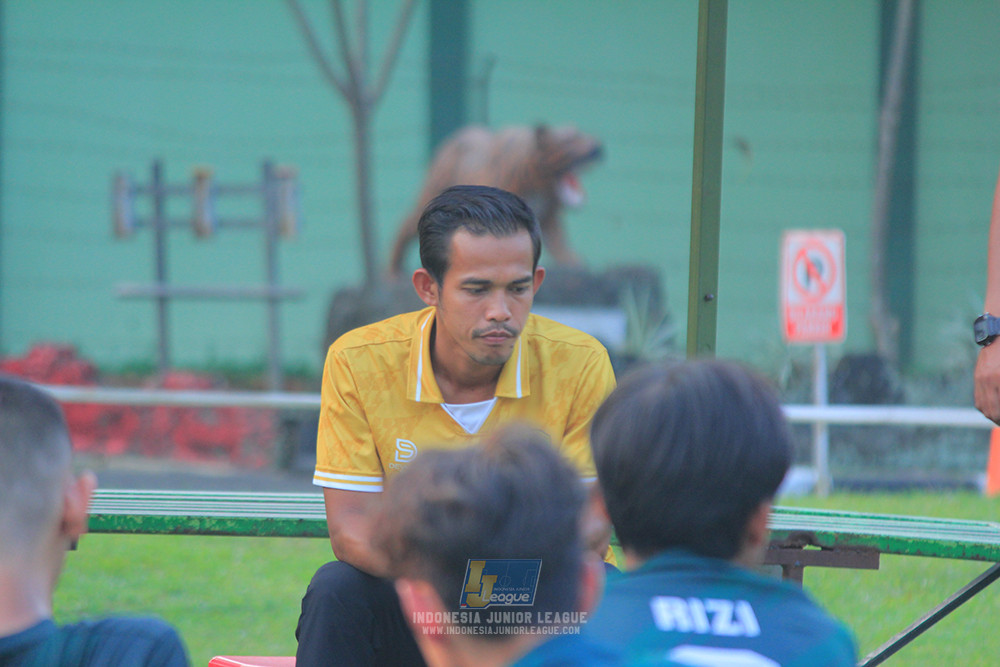 ijlu14 270626 tajimalela fa vs assist soccer school