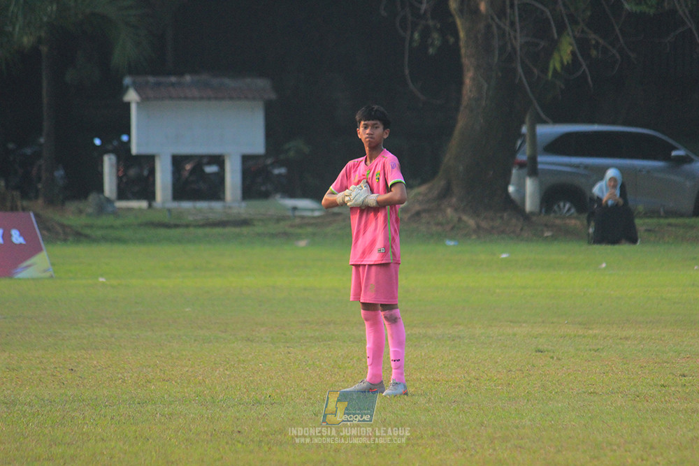 ijlu14 270626 tajimalela fa vs assist soccer school