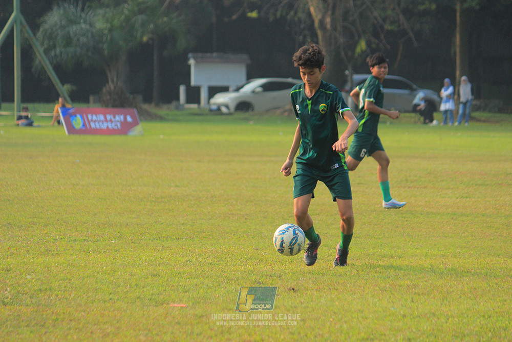 ijlu14 270626 tajimalela fa vs assist soccer school