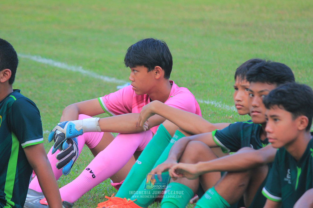 ijlu14 270626 tajimalela fa vs assist soccer school