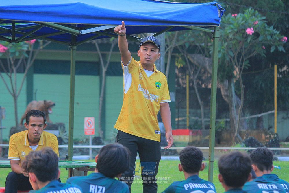 ijlu14 270626 tajimalela fa vs assist soccer school