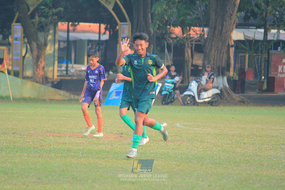 ijlu14 270626 tajimalela fa vs assist soccer school