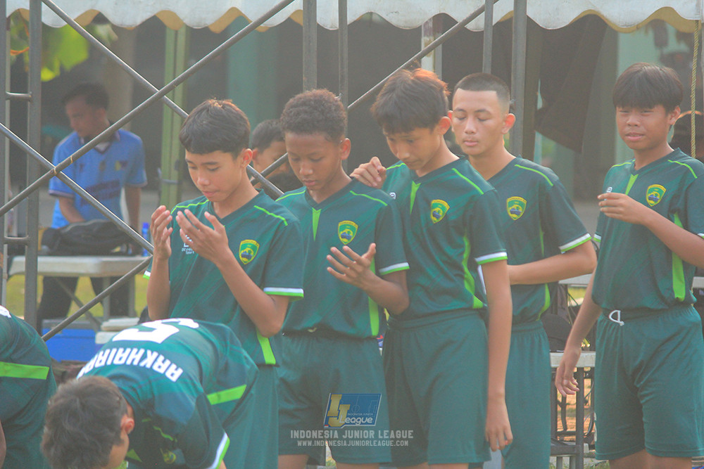 ijlu14 270626 tajimalela fa vs assist soccer school