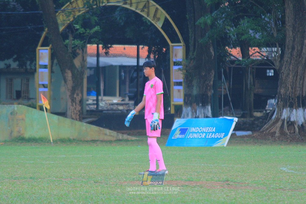 ijlu14 270626 tajimalela fa vs assist soccer school