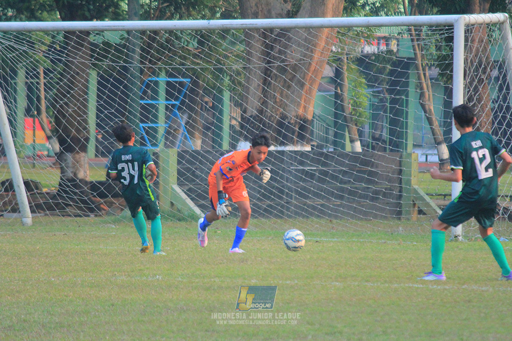 ijlu14 270626 tajimalela fa vs assist soccer school