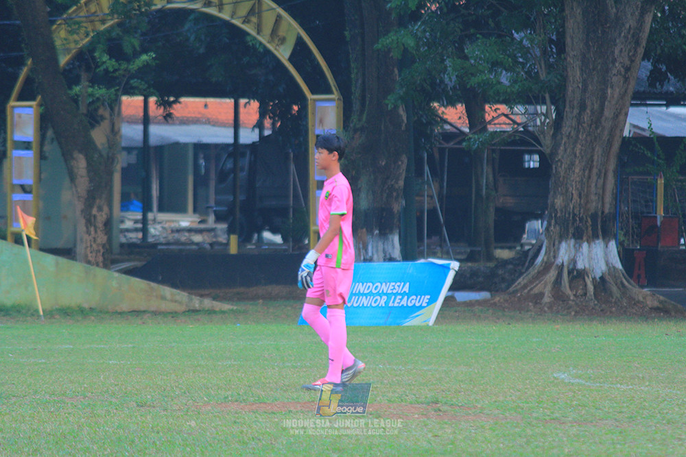 ijlu14 270626 tajimalela fa vs assist soccer school