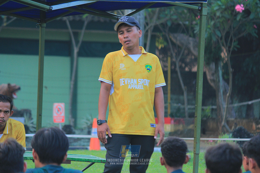 ijlu14 270626 tajimalela fa vs assist soccer school