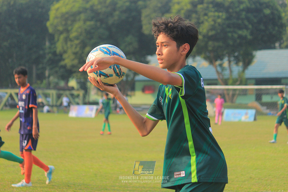 ijlu14 270626 tajimalela fa vs assist soccer school