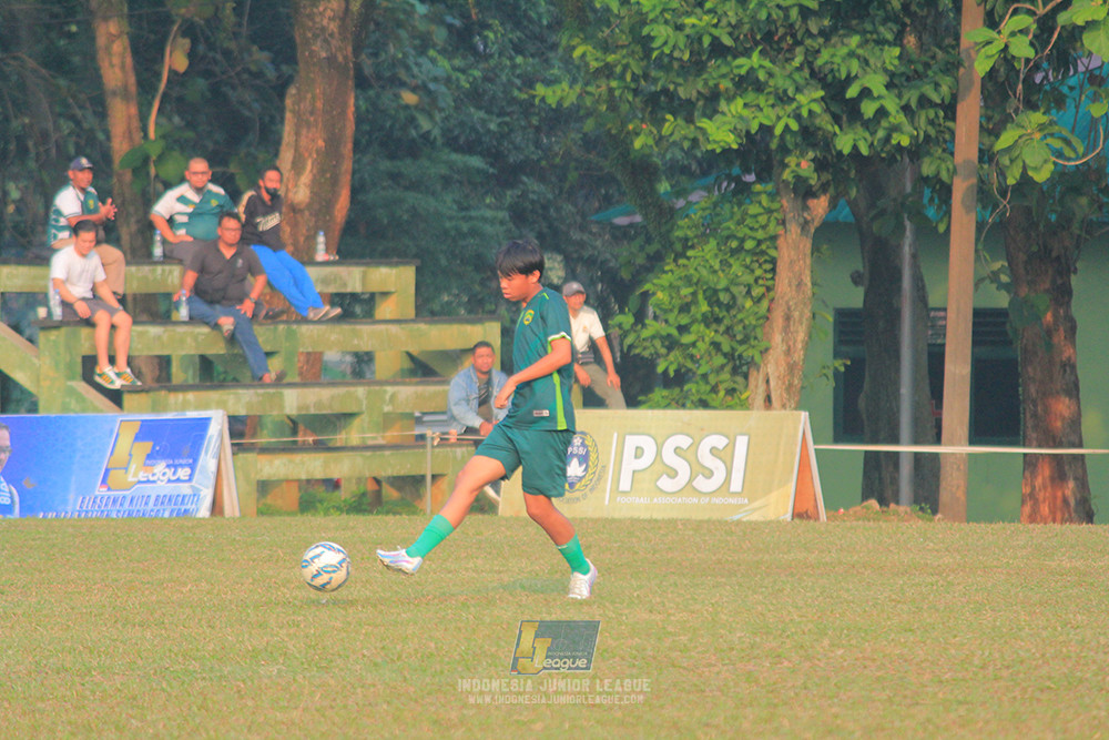 ijlu14 270626 tajimalela fa vs assist soccer school