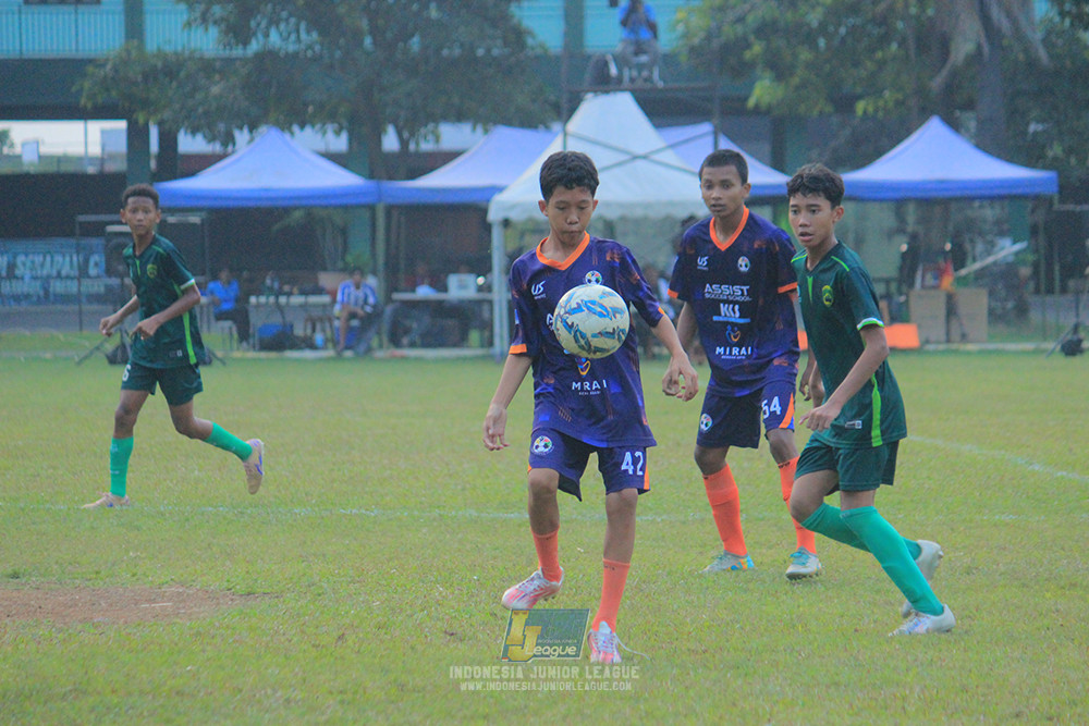 ijlu14 270626 tajimalela fa vs assist soccer school