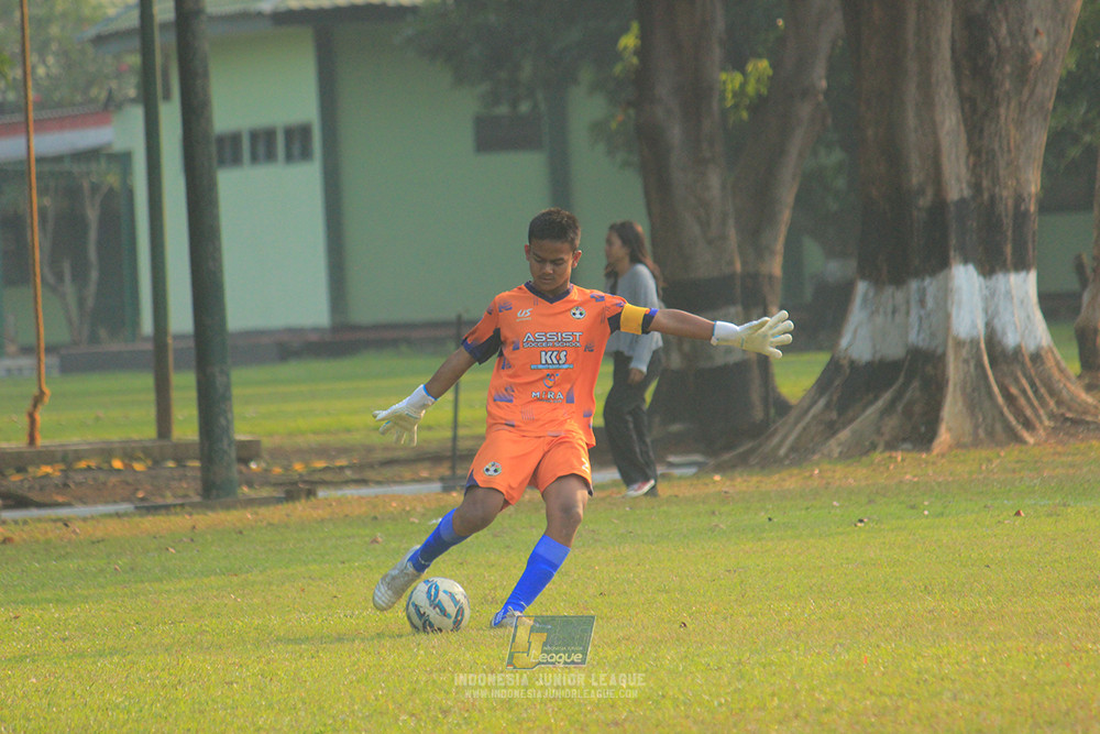 ijlu14 270626 tajimalela fa vs assist soccer school