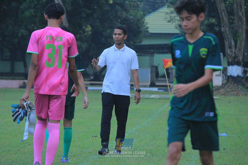 ijlu14 270626 tajimalela fa vs assist soccer school