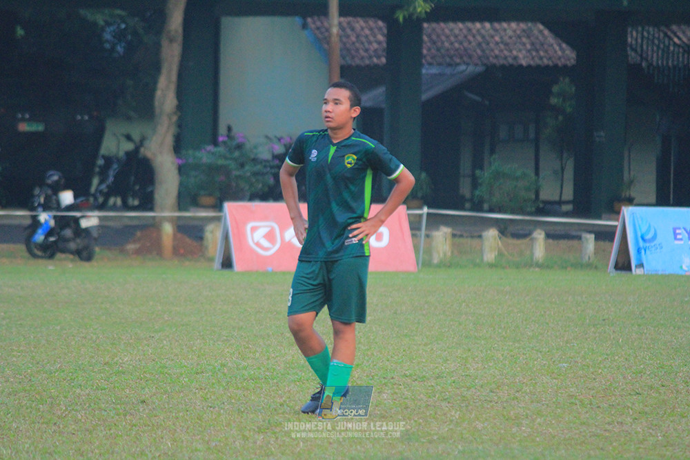ijlu14 270626 tajimalela fa vs assist soccer school