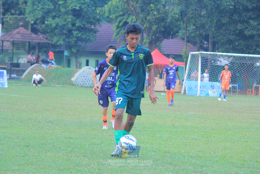 ijlu14 270626 tajimalela fa vs assist soccer school