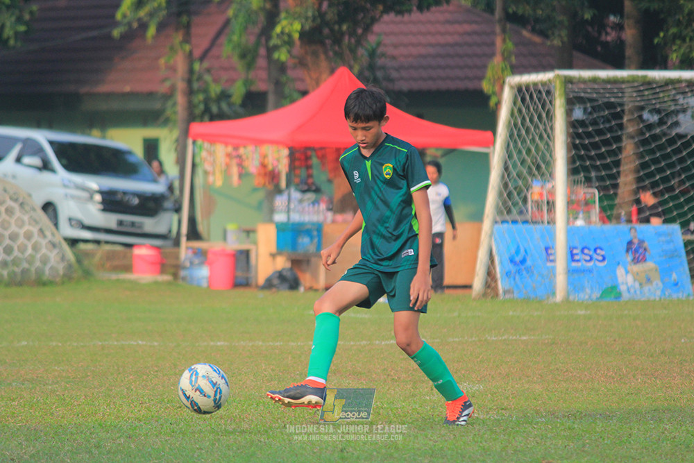 ijlu14 270626 tajimalela fa vs assist soccer school
