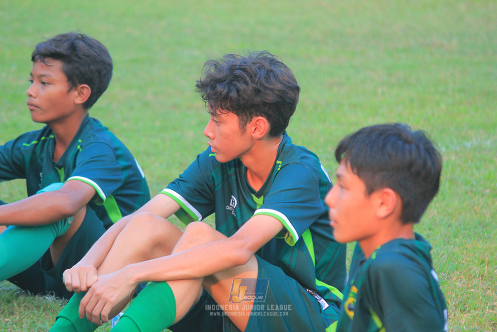 ijlu14 270626 tajimalela fa vs assist soccer school