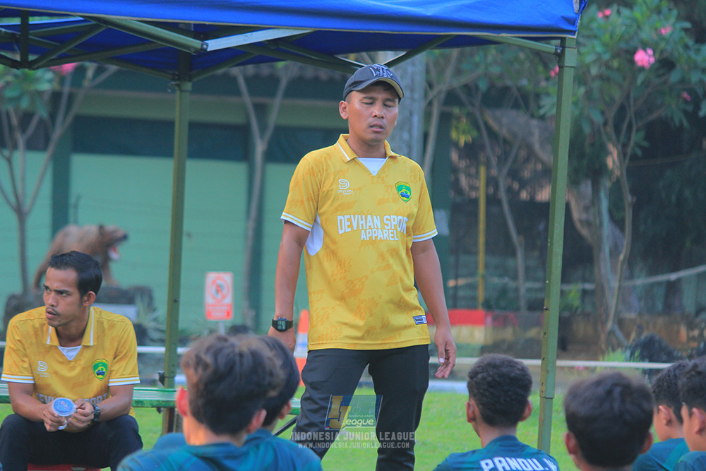 ijlu14 270626 tajimalela fa vs assist soccer school
