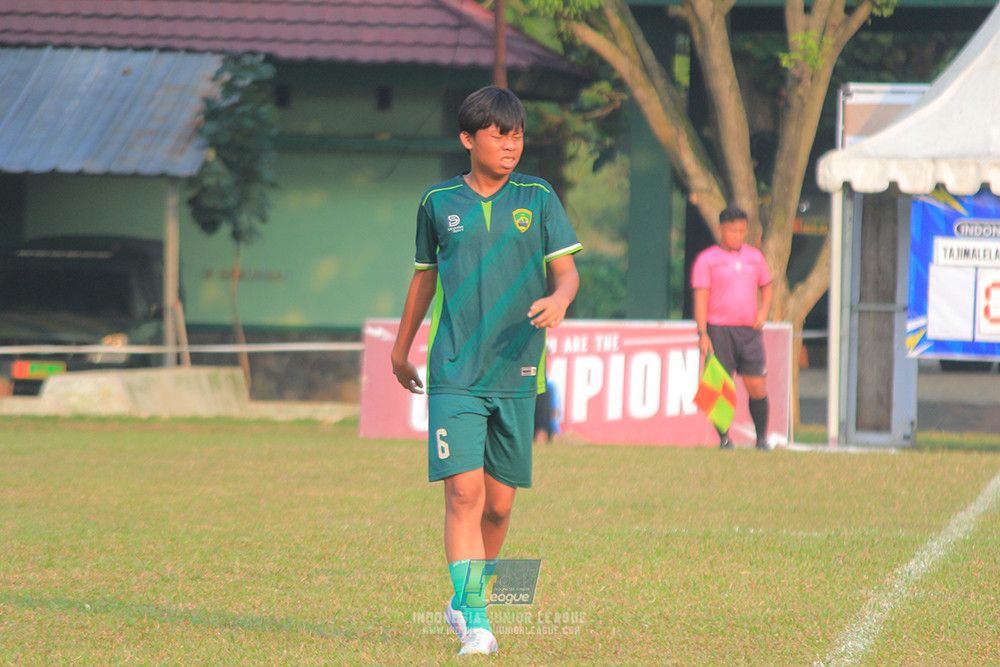 ijlu14 270626 tajimalela fa vs assist soccer school