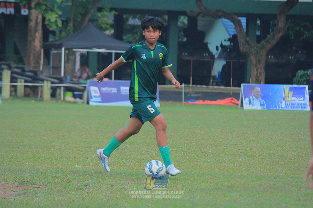 ijlu14 270626 tajimalela fa vs assist soccer school