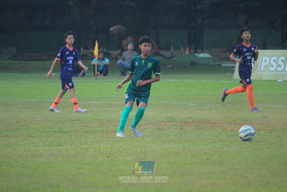 ijlu14 270626 tajimalela fa vs assist soccer school