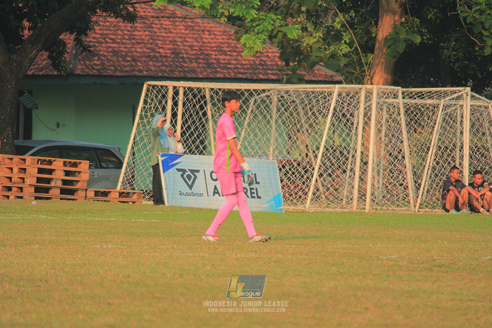 ijlu14 270626 tajimalela fa vs assist soccer school