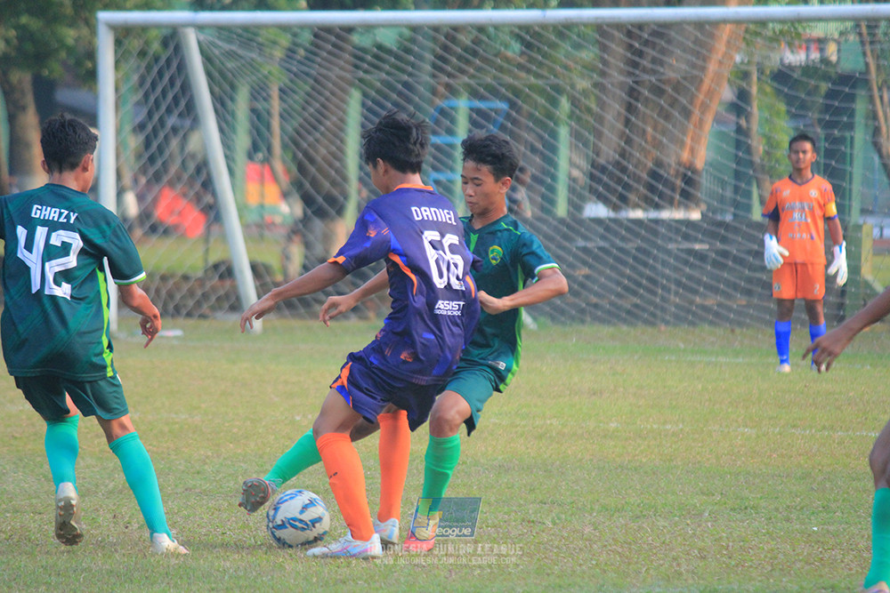 ijlu14 270626 tajimalela fa vs assist soccer school