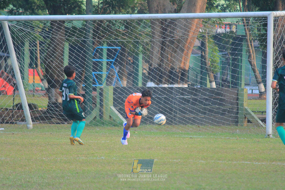 ijlu14 270626 tajimalela fa vs assist soccer school