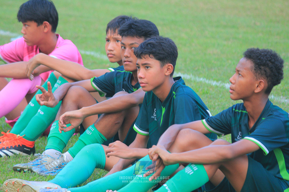 ijlu14 270626 tajimalela fa vs assist soccer school