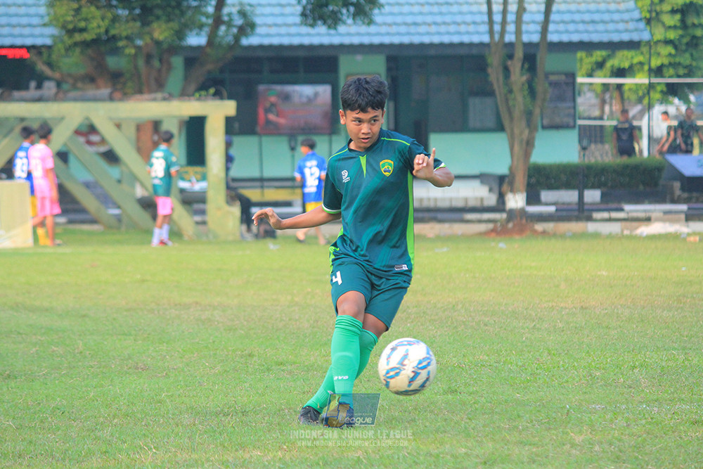 ijlu14 270626 tajimalela fa vs assist soccer school