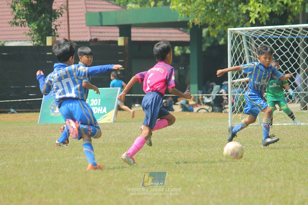 ijlu9 champ 050726 cileungsi united vs nusantara 2004