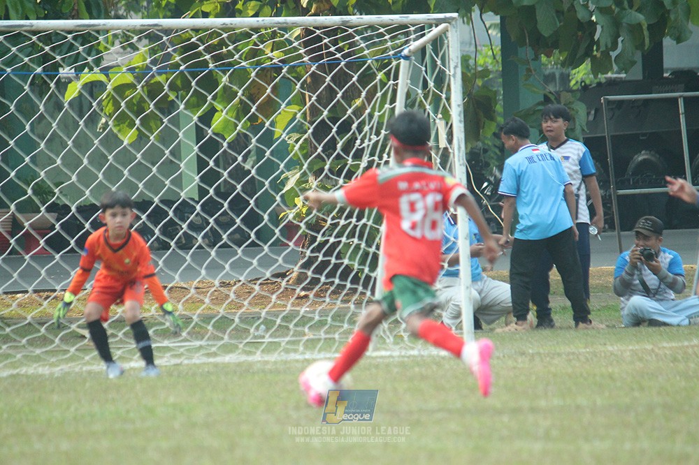 ijlu9 plate 050726 wiradhika soccer vs brazillian ss senayan