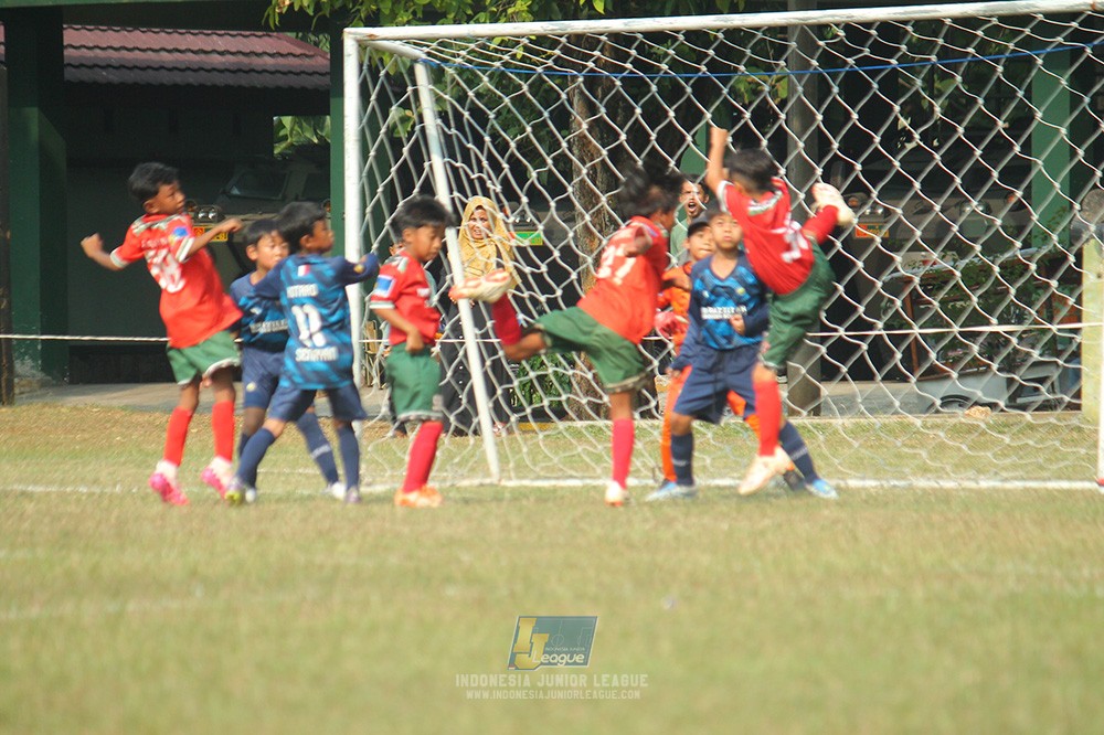 ijlu9 plate 050726 wiradhika soccer vs brazillian ss senayan