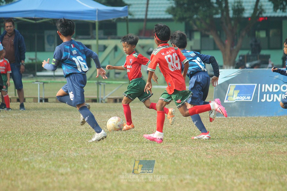 ijlu9 plate 050726 wiradhika soccer vs brazillian ss senayan
