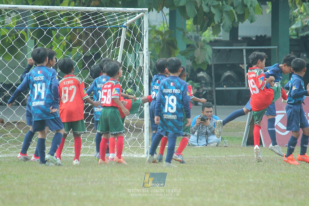 ijlu9 plate 050726 wiradhika soccer vs brazillian ss senayan