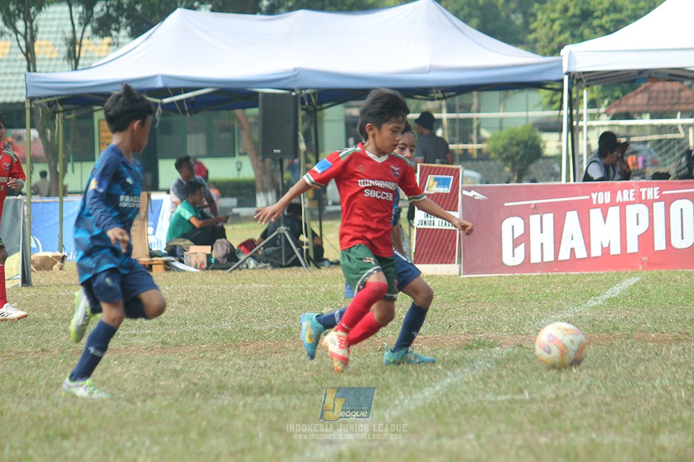ijlu9 plate 050726 wiradhika soccer vs brazillian ss senayan