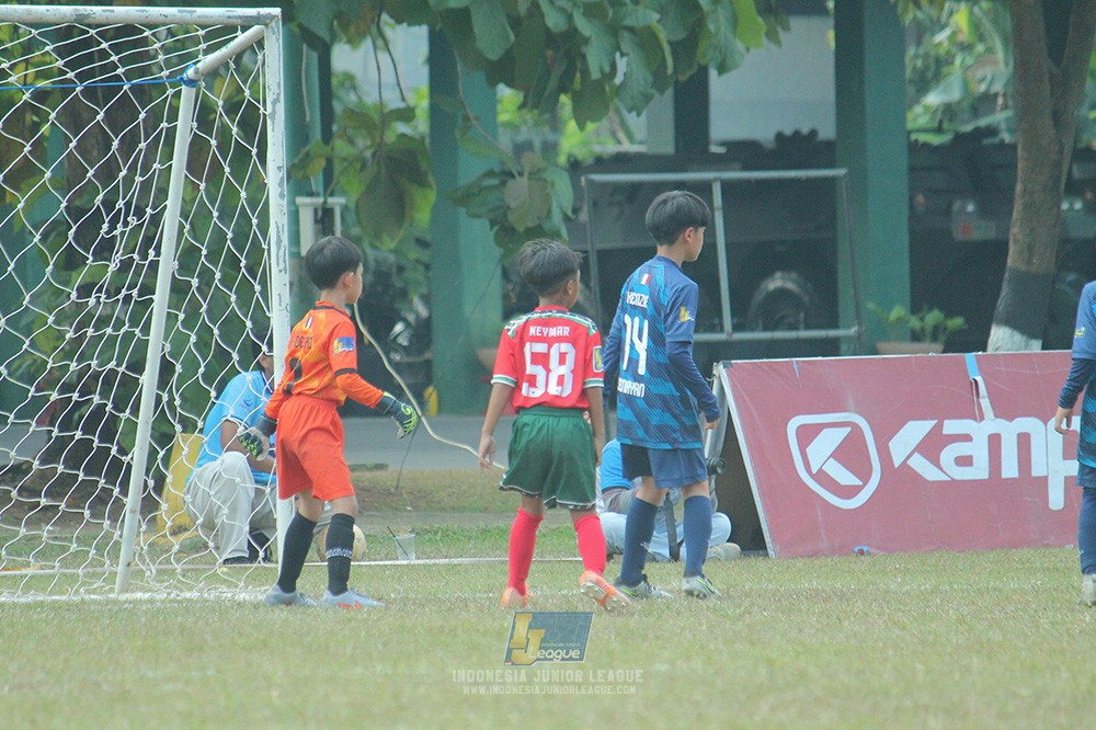 ijlu9 plate 050726 wiradhika soccer vs brazillian ss senayan