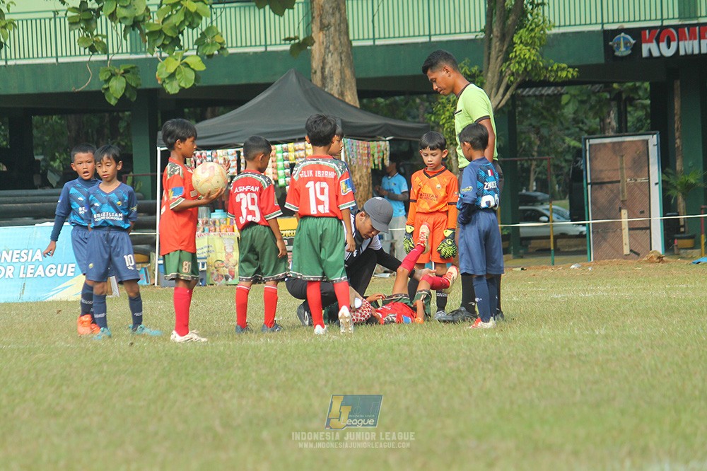 ijlu9 plate 050726 wiradhika soccer vs brazillian ss senayan