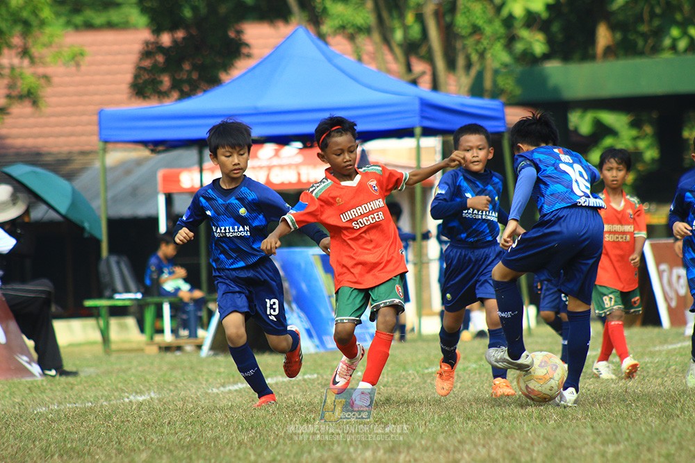 ijlu9 plate 050726 wiradhika soccer vs brazillian ss senayan