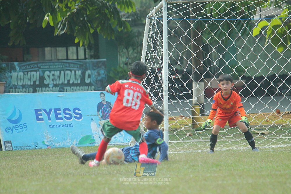ijlu9 plate 050726 wiradhika soccer vs brazillian ss senayan