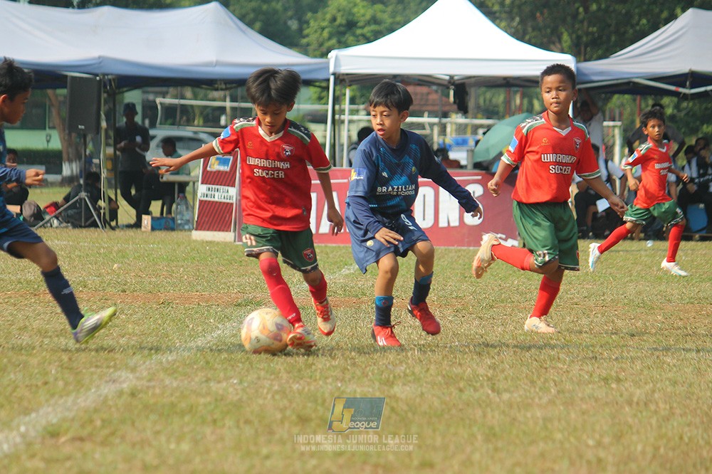 ijlu9 plate 050726 wiradhika soccer vs brazillian ss senayan