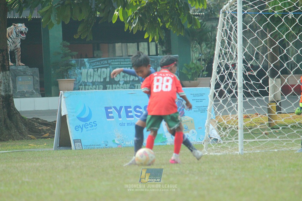 ijlu9 plate 050726 wiradhika soccer vs brazillian ss senayan