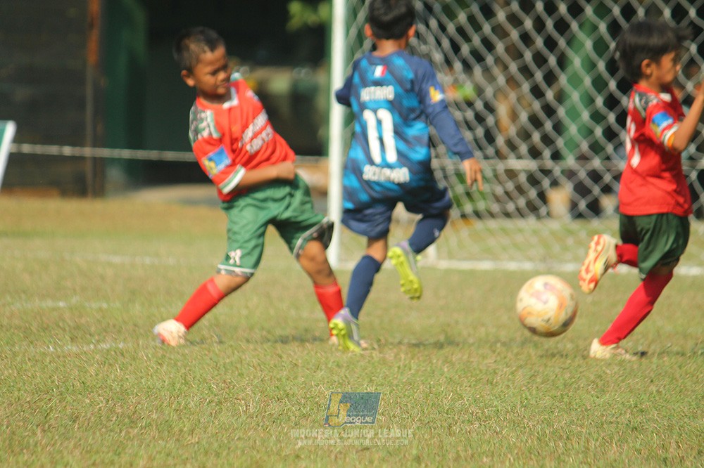 ijlu9 plate 050726 wiradhika soccer vs brazillian ss senayan