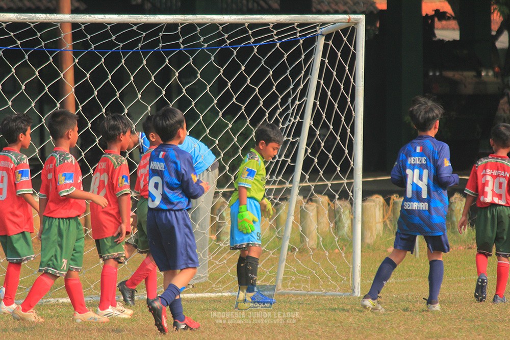 ijlu9 plate 050726 wiradhika soccer vs brazillian ss senayan