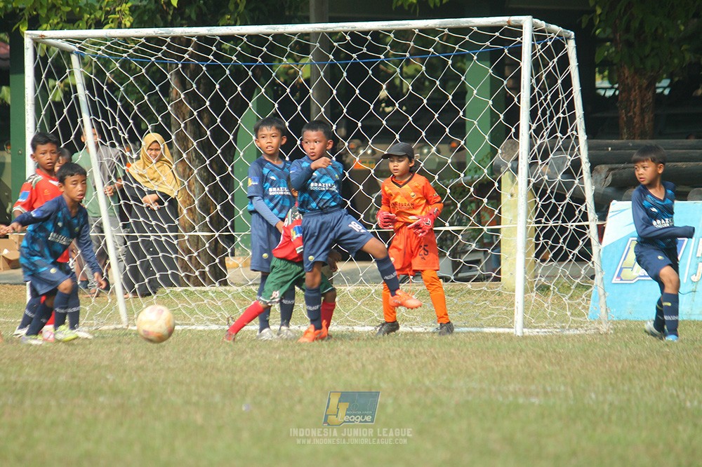 ijlu9 plate 050726 wiradhika soccer vs brazillian ss senayan